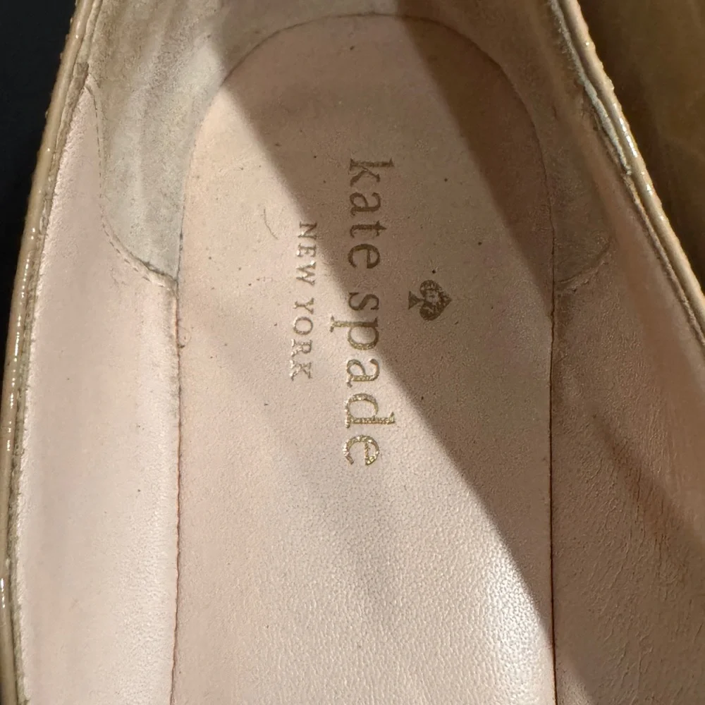 Kate Spade Tan Flats with Gold Chain Detail size 10